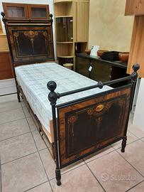 Letto classico in ferro battuto decorato