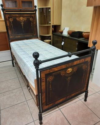 Letto classico in ferro battuto decorato