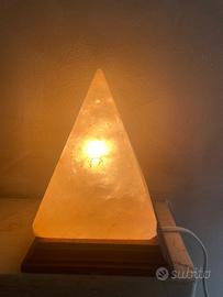 Lampada di sale a piramide nuova