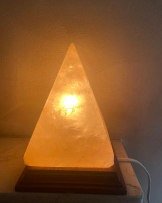 Lampada di sale a piramide nuova