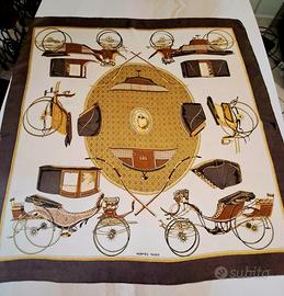 foulard Hermès in discrete condizioni 