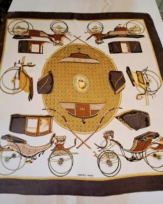 foulard Hermès in discrete condizioni 
