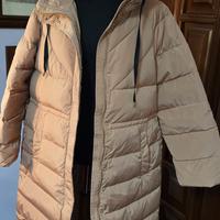 Liu-jo Piumino lungo con cappuccio.