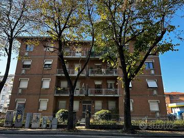 Stanza in appartamento di 110 m² a Parma