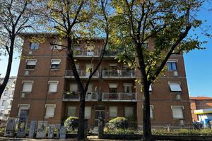 Stanza in appartamento di 110 m² a Parma