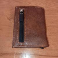 portafoglio in pelle marrone con molla e calamita 