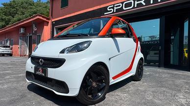 Smart fortwo cabrio SERVOSTERZO 1.0 mhd 84cv FLAS