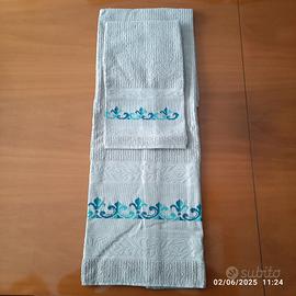 Asciugamani di spugna puro cotone ricamati