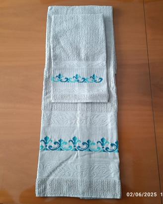 Asciugamani di spugna puro cotone ricamati