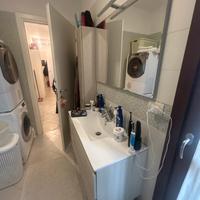 Mobile bagno con lavandino e specchio
