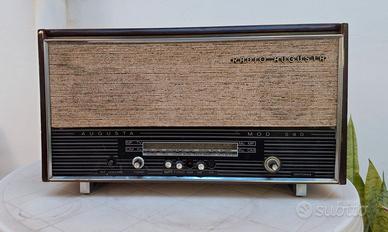 Radio anni 30 con giradischi