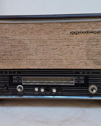 Radio anni 30 con giradischi