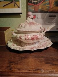 zuppiera in ceramica antica decorata a mano