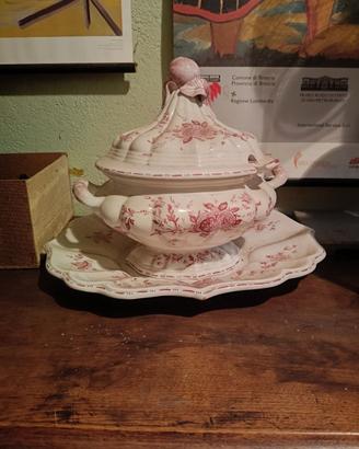 zuppiera in ceramica antica decorata a mano