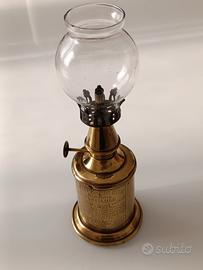 Lampada a olio Pigeon francese in ottone massiccio