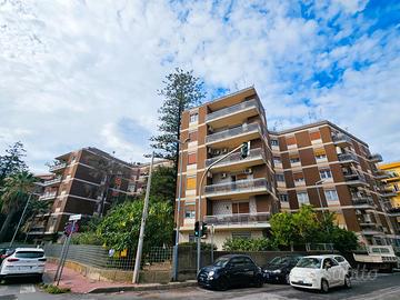 Viale R. Margherita, trivani in stabile signorile