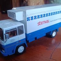 Modellino Camion Frigo Berliet scala 1/43