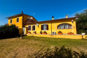 Casale Indipendente con 3 Unità Abitative