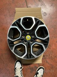 Cerchi in lega originali Suzuki da 17”