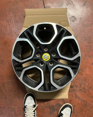 Cerchi in lega originali Suzuki da 17”