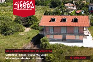 Villa indipendente di ampia metratura con terreno