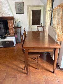 Tavolo da pranzo allungabile con 6 sedie in legno