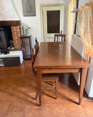 Tavolo da pranzo allungabile con 6 sedie in legno