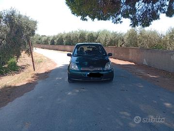 Yaris 1.0 benzina a euro 1.600 trattabili 