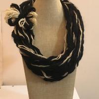 Collana scaldacollo nera e dorata