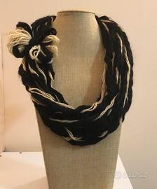 Collana scaldacollo nera e dorata