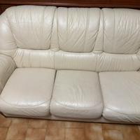 Divano a 3 posti di Pelle rifinito con decori