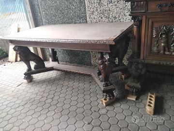 Tavolo antico con leoni in legno massello
