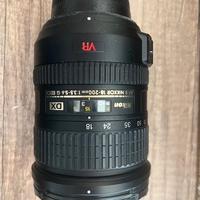 Nikon D7000 con obiettivo AF-S Nikkor 18-200mm