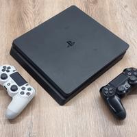 Plastation 4 con due controller