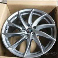 Cerchi in lega Alfa Romeo R18