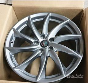 Cerchi in lega Alfa Romeo R18