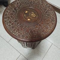 Tavolino in legno indiano intagliato nel legno