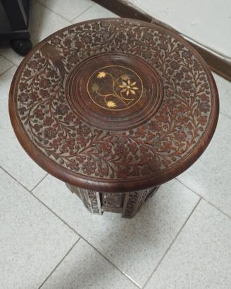 Tavolino in legno indiano intagliato nel legno