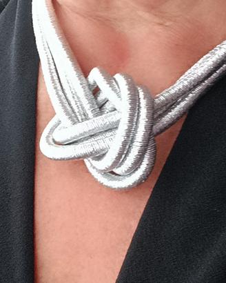 collana donna girocollo colore argento.