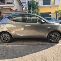 Lancia Ypsilon 1.0 FireFly 5 porte S&S Hybrid Gold