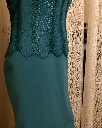 Vestito da donna con sciarpa corredata