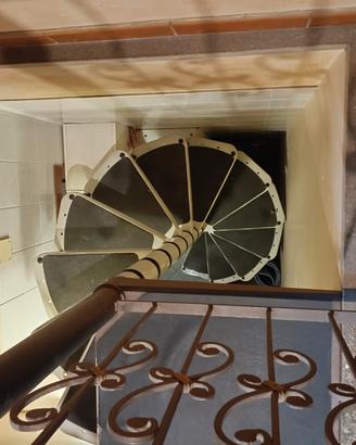 scala a chiocciola in ferro battuto 