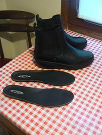 Stivaletti neri e scarpe  grigie MBT  donna n. 41