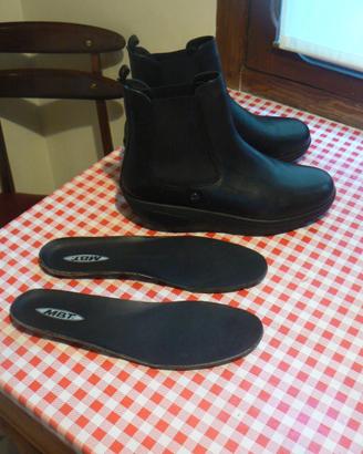 Stivaletti neri e scarpe  grigie MBT  donna n. 41