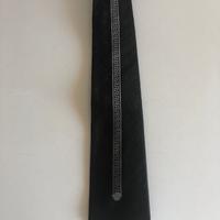 Versace cravatta nera con logo in jaquard di seta