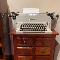 Macchina da scrivere Olivetti linea 98
