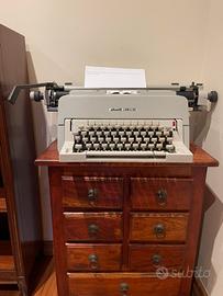 Macchina da scrivere Olivetti linea 98
