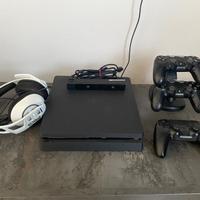 Play Station 4 con vari accessori