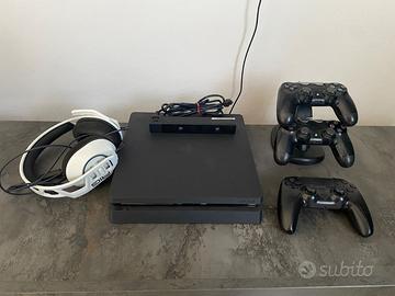 Play Station 4 con vari accessori