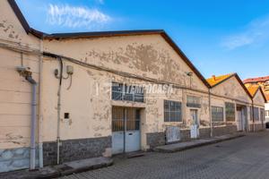 Ampio capannone libero subito